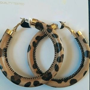 LEOPARD PRINT HOOP EARRINGS NEW